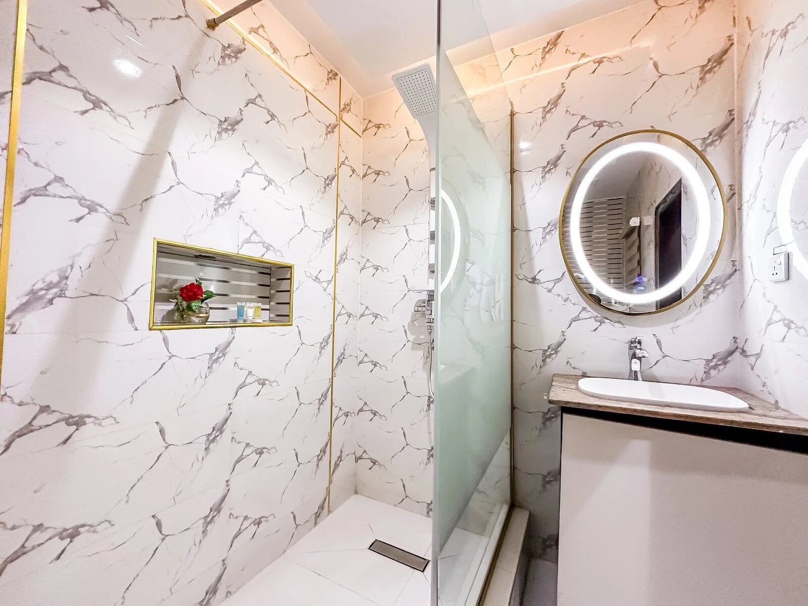 /web/uploads/116/Parkview Astoria Hotel/room-photos/Luxury deluxe/parkview astoria lurxry deluxe 5.webp.jpg